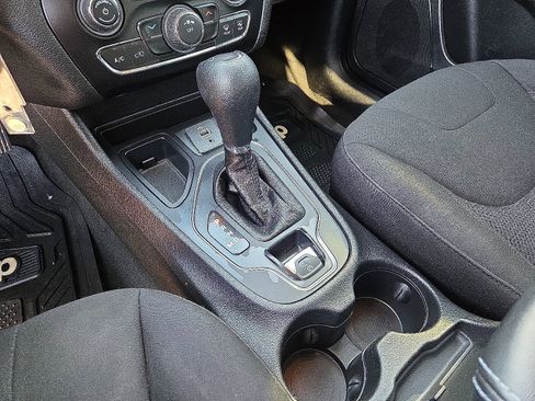 Used 2019 Jeep Cherokee Latitude w/ Popular Appearance Group image 25