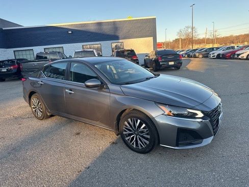 Used 2023 Nissan Altima 2.5 SV w/ SV Premium Package image 7