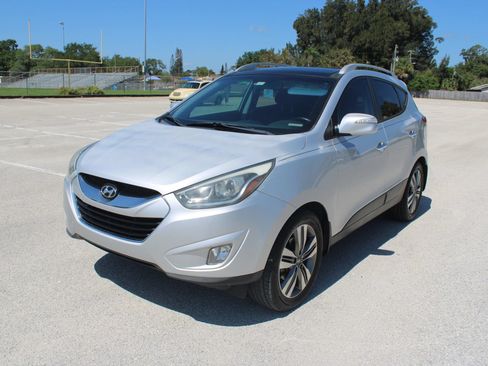 Used 2015 Hyundai Tucson Limited w/ Option Group 03 FWD image 1