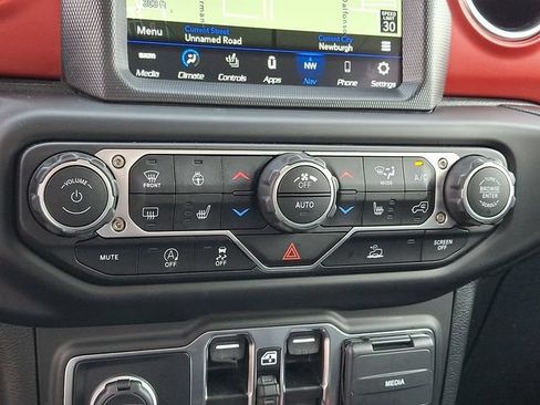 Used 2023 Jeep Gladiator Rubicon w/ LED Lighting Group AWD/4WD image 17