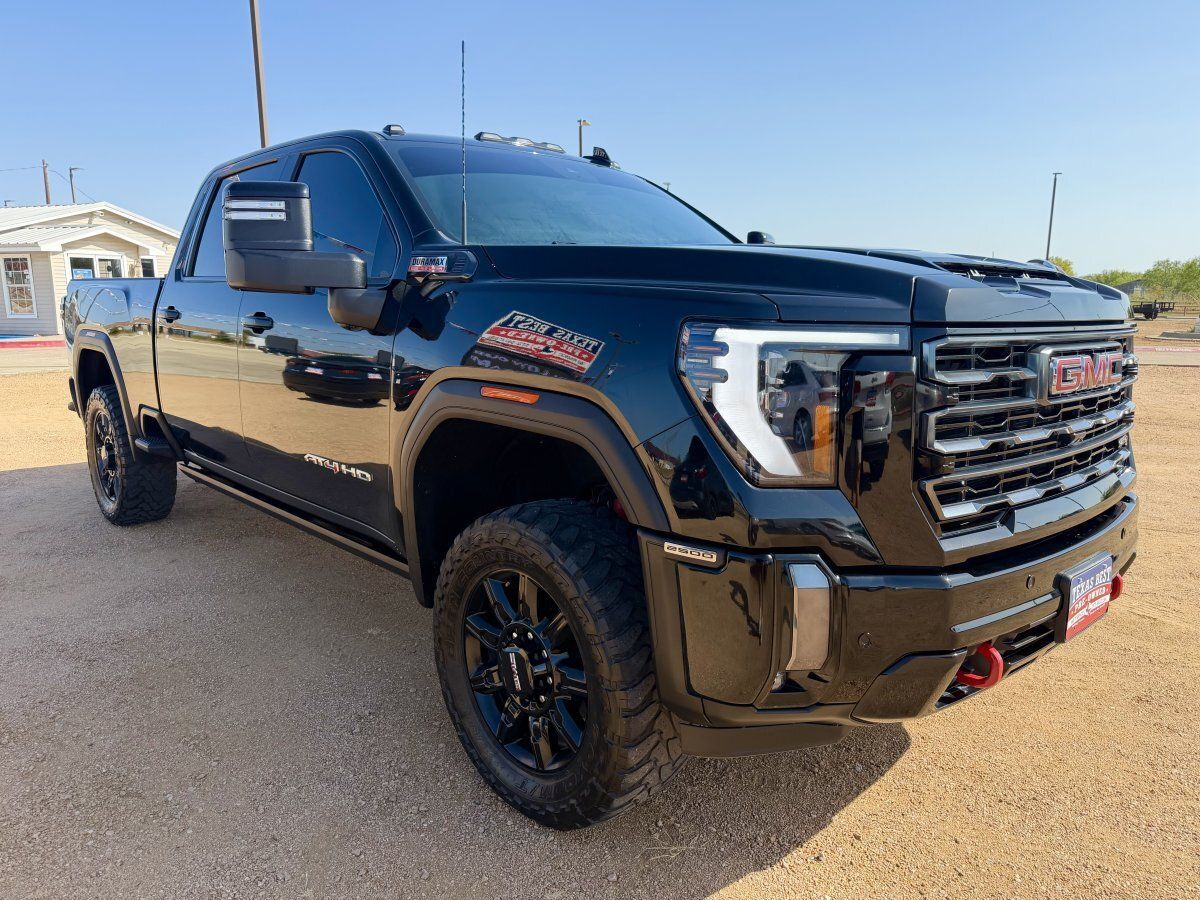 Used 2024 GMC Sierra 2500 AT4 w/ AT4 Premium Plus Package AWD/4WD image 4
