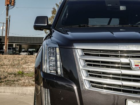 Used 2016 Cadillac Escalade Platinum image 48