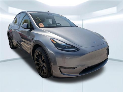 Used 2024 Tesla Model Y Long Range image 3
