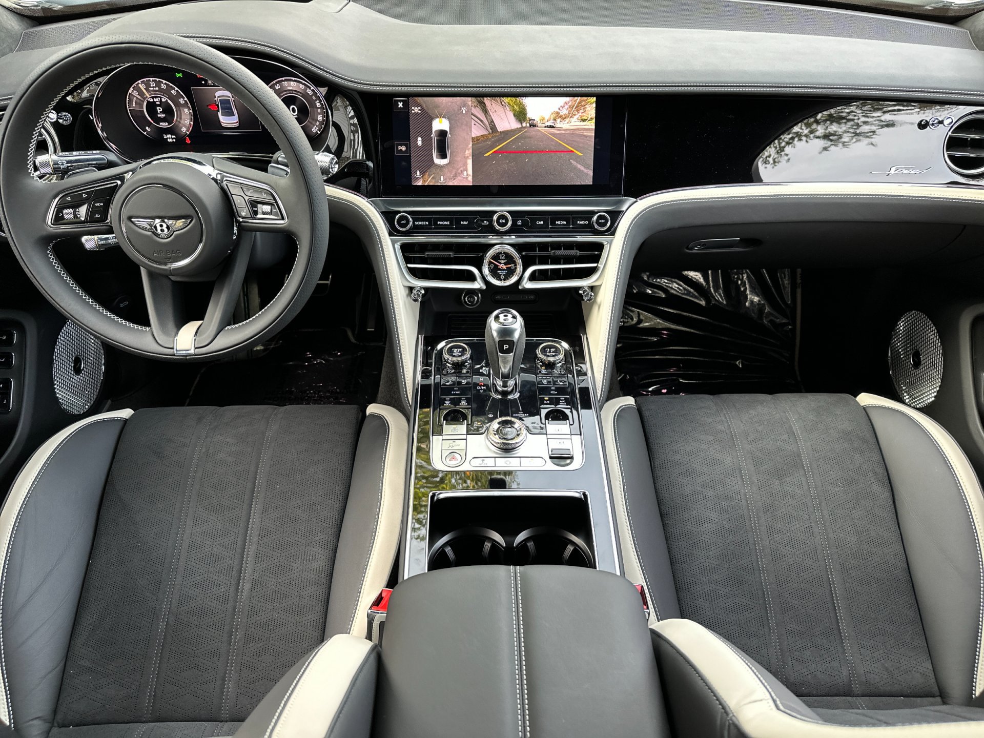 Used 2025 Bentley Flying Spur Plug-In Hybrid AWD/4WD image 4
