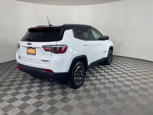 Certified 2025 Jeep Compass Trailhawk AWD/4WD image 3