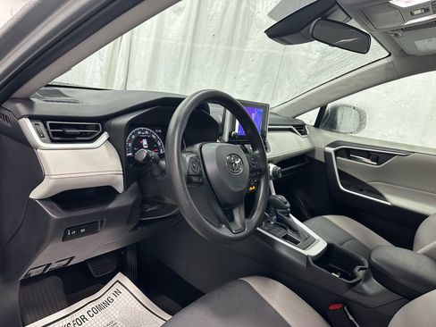 Used 2025 Toyota RAV4 XLE image 15