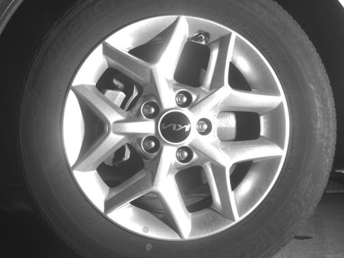 Used 2025 Kia Soul LX w/ LX Technology Package FWD image 12