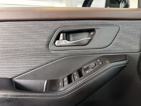 Used 2023 Nissan Rogue SV FWD image 7