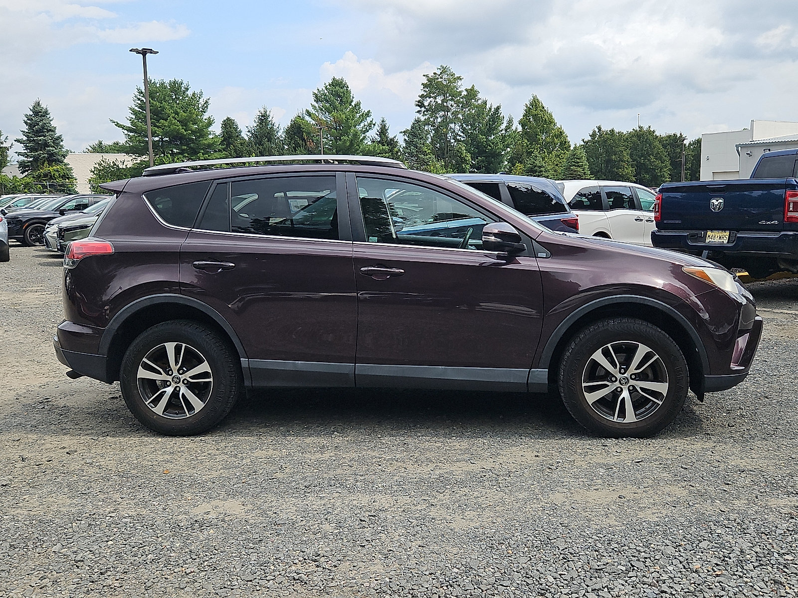 Used 2017 Toyota RAV4 XLE AWD/4WD image 8