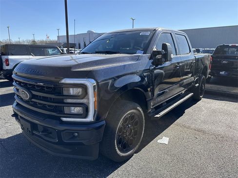 Used 2023 Ford F250 XLT w/ Black Appearance Package image 7