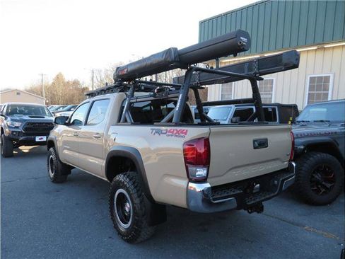 Used 2017 Toyota Tacoma TRD Off-Road w/ Tow Package (A/T) image 2