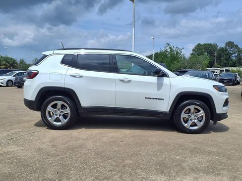 Used 2023 Jeep Compass Latitude image 8