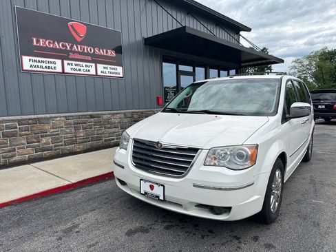 Used 2008 Chrysler Town & Country Limited w/ Entertainment Group #3 FWD image 1