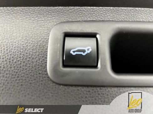 Used 2022 Toyota Highlander XLE image 25