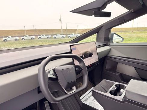 Used 2025 Tesla Cybertruck AWD Crew Cab image 23