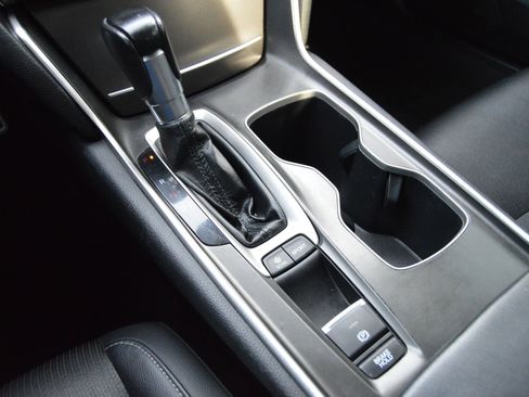 Used 2018 Honda Accord Sport image 14