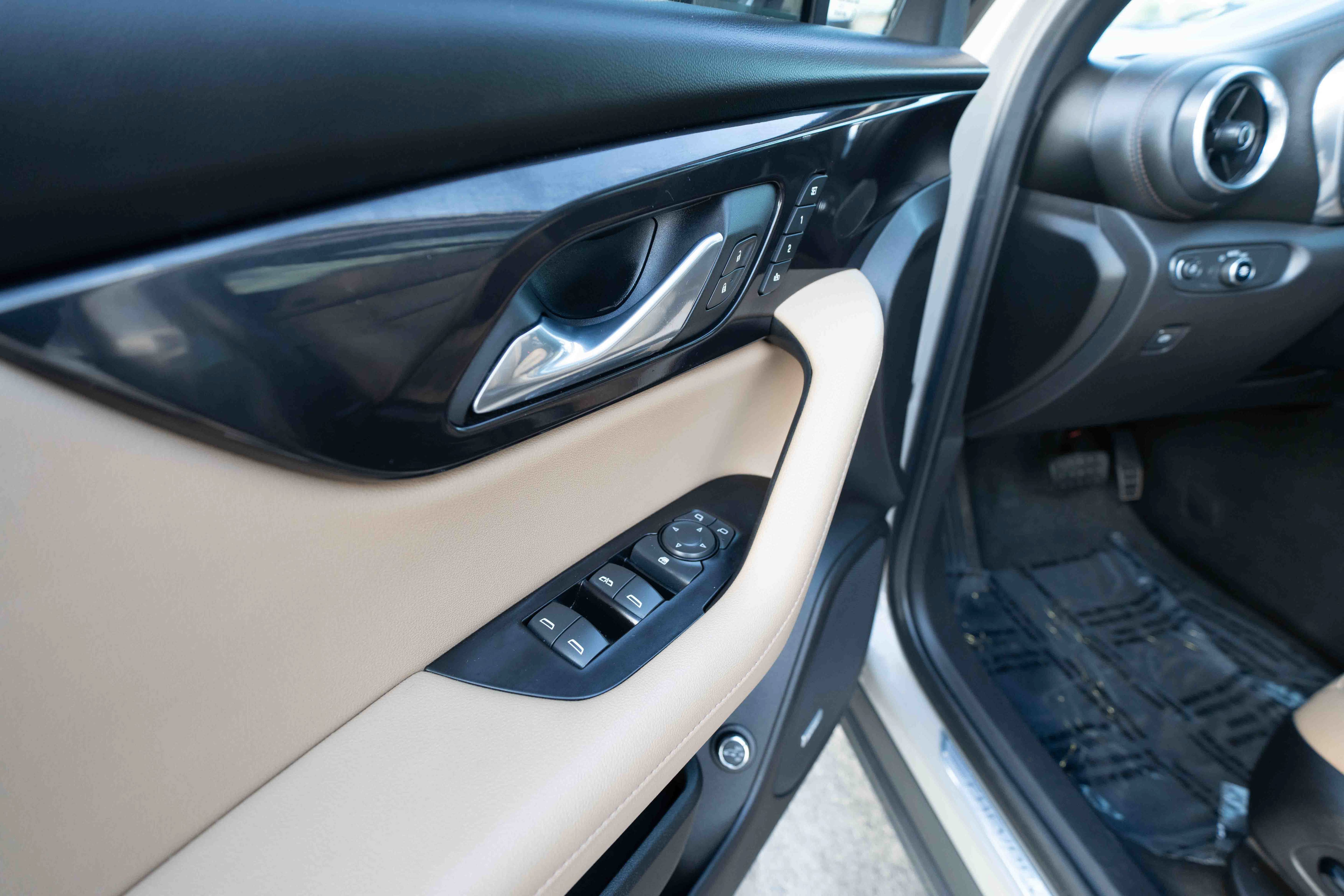 Used 2021 Chevrolet Blazer Premier w/ Driver Confidence II Package FWD image 7