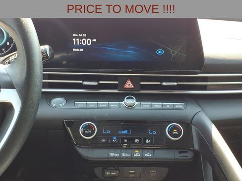 Used 2024 Hyundai Elantra SEL FWD image 19