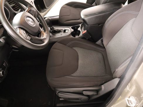 Used 2020 Jeep Cherokee Latitude FWD image 10