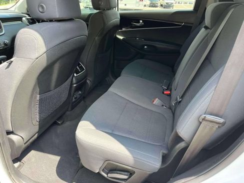 Used 2019 Kia Sorento FWD V6 image 18