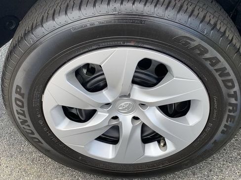 Certified 2025 Toyota RAV4 LE FWD image 33