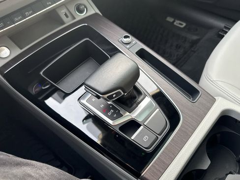 Used 2021 Audi Q5 Premium w/ Convenience Package image 21