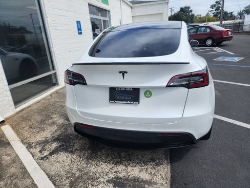 Used 2021 Tesla Model Y Performance AWD/4WD image 3