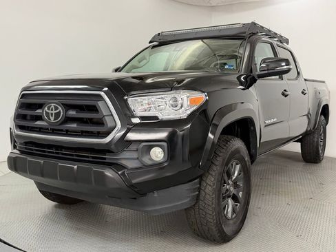 Used 2022 Toyota Tacoma SR5 w/ Technology Package RWD image 3