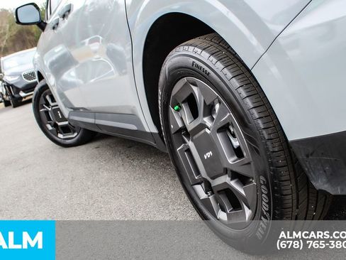 Used 2025 Kia Carnival EX image 15