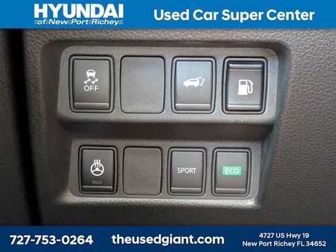 Used 2018 Nissan Rogue SV w/ Premium Package FWD image 30