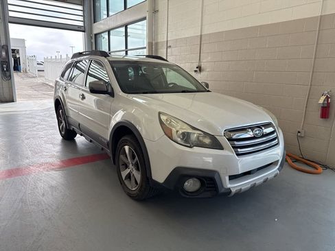 Used 2014 Subaru Outback 2.5i Limited image 3