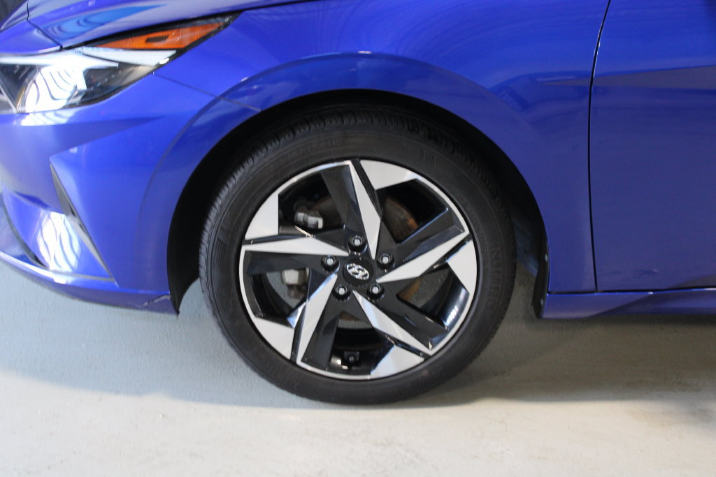 Used 2023 Hyundai Elantra SEL w/ Convenience Package FWD image 4