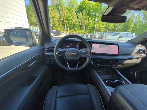 Used 2025 Chevrolet Tahoe Premier AWD/4WD image 31