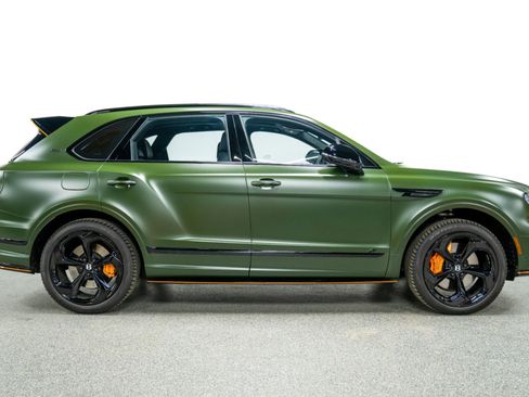 Used 2025 Bentley Bentayga image 47