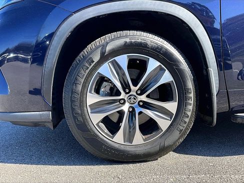 Used 2020 Toyota Highlander XLE image 35