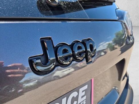 Used 2023 Jeep Cherokee Altitude Lux AWD/4WD image 27