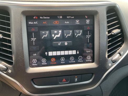 Used 2022 Jeep Cherokee Trailhawk AWD/4WD image 31