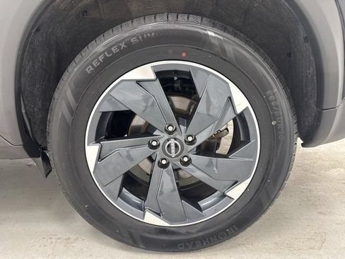Used 2024 Nissan Rogue SV AWD/4WD image 32
