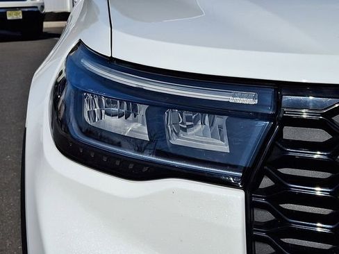 Used 2025 Ford Explorer ST image 9