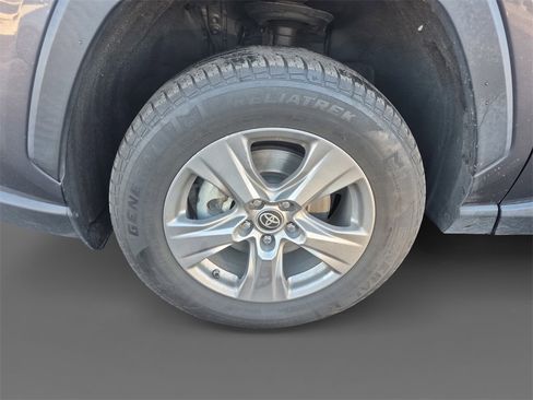 Used 2022 Toyota RAV4 LE image 13