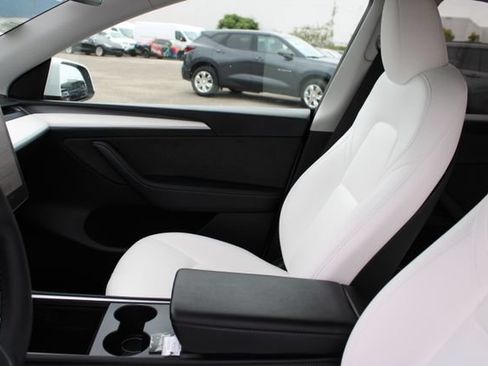 Used 2023 Tesla Model Y Performance AWD/4WD image 24