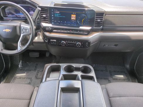 Used 2025 Chevrolet Silverado 1500 LT AWD/4WD image 16
