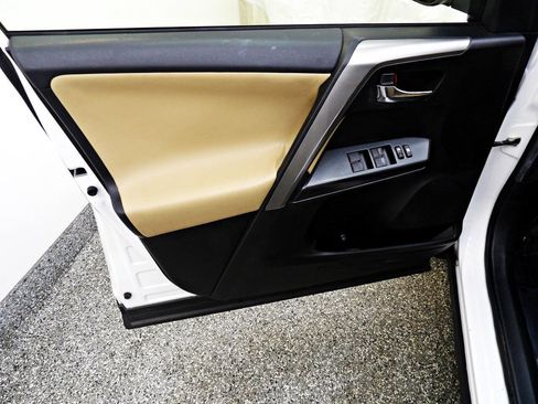 Used 2016 Toyota RAV4 XLE image 7