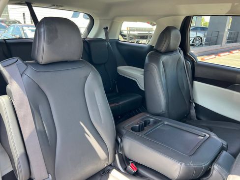 Used 2024 Kia Carnival LX FWD image 55