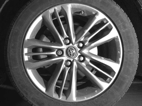 Used 2017 Toyota Camry SE image 10