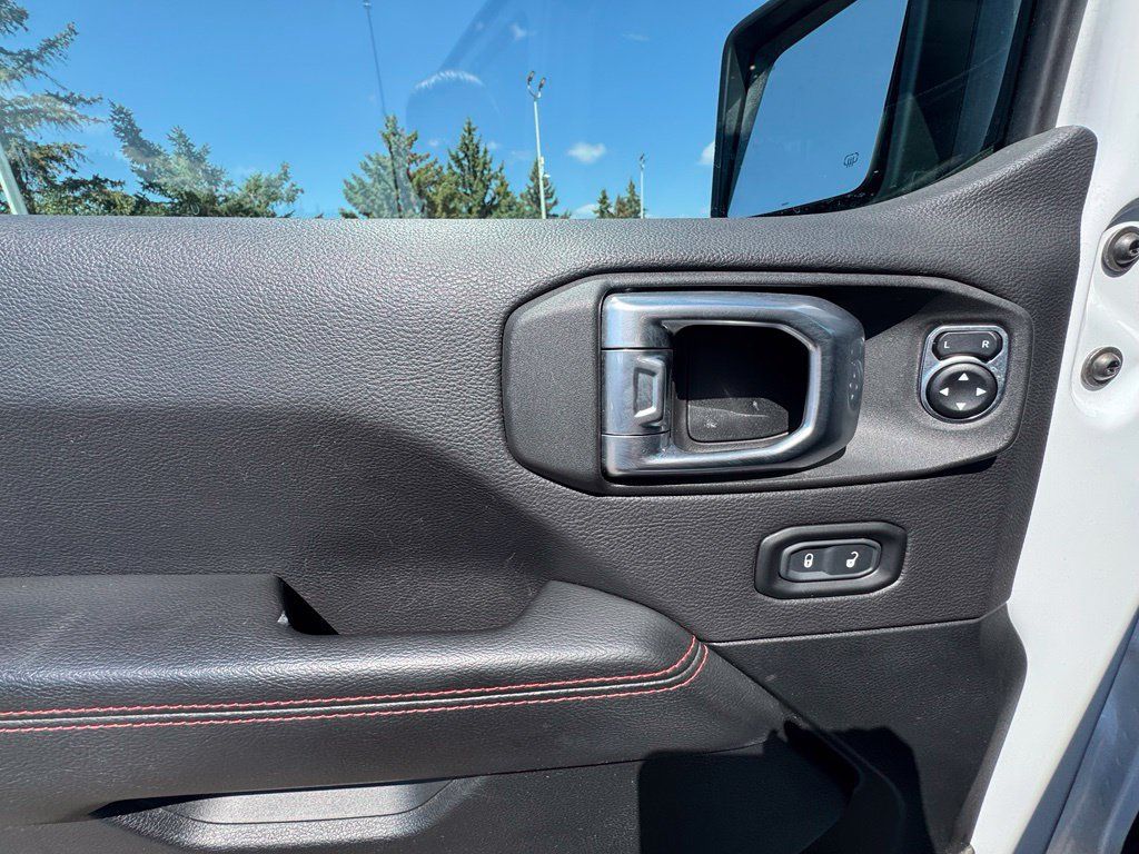Used 2021 Jeep Gladiator Rubicon AWD/4WD image 16