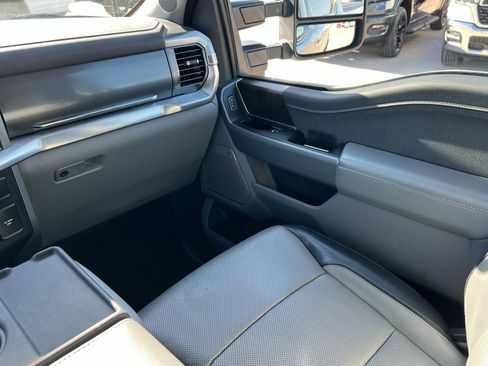 Used 2022 Ford F150 Lariat image 11
