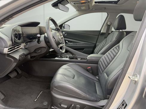 Used 2023 Hyundai Elantra Limited image 15