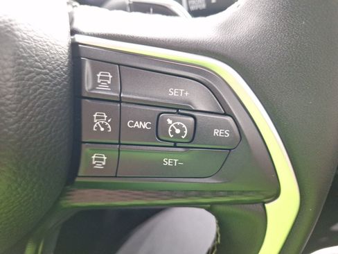 Used 2025 Jeep Grand Cherokee Altitude AWD/4WD image 20