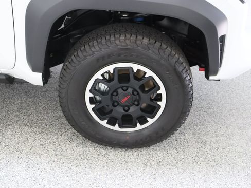 Used 2026 Toyota Tacoma TRD Off-Road AWD/4WD image 5